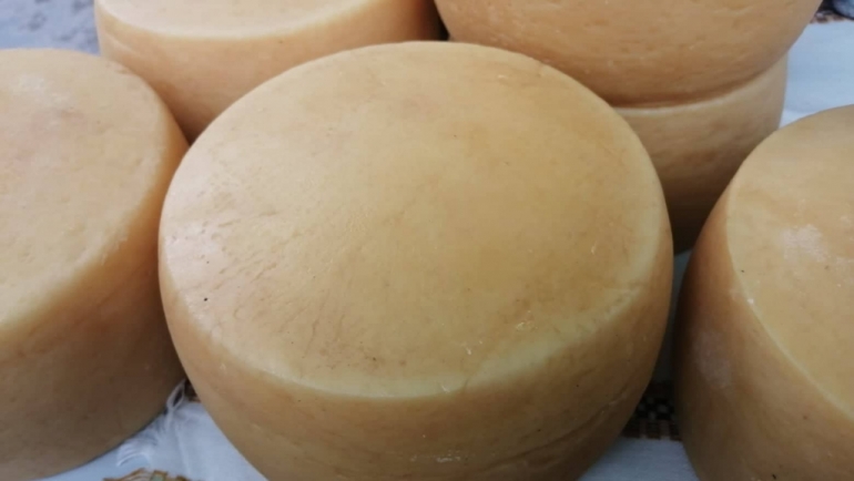 Продажба на млеко и млечни производи од производители со мал обем