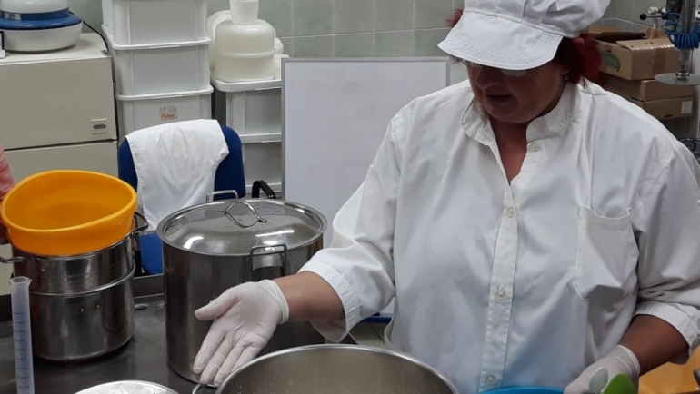 Овчко сирење- потребни состојки и прибор за подготовка